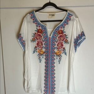 Savanna Jane White Top with Multicolor Embroidery short sleeve size 1X